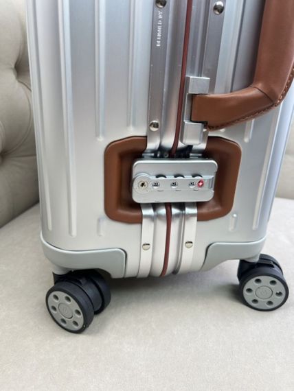 Валіза Rimowa ручна поклажа сріблястого кольору c850 | Зображення 4