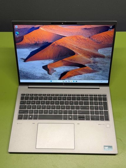 Мобільна робоча станція HP ZBook FireFly 16 G11 / 16" (1920x1200) IPS / Intel Core Ultra 7 165H (16 (22) ядер по 1.4 - 5.0 GHz) / 16 GB DDR5 / 512 GB SSD / nVidia RTX 500 Ada, 4 GB GDDR6, 64-bit / WebCam б/в | Зображення 1