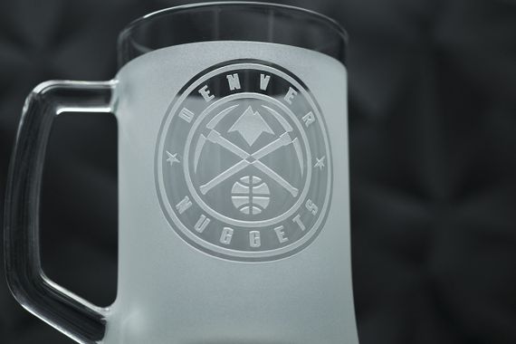 Подарочная кружка для пива 670 мл с гравировкой лого баскетбольного клуба НБА Денвер Наггетс | Зображення 2