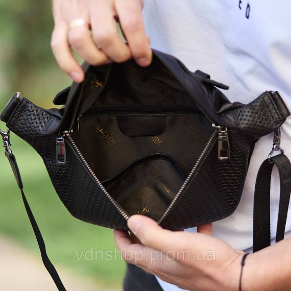 Стильная мужская бананка из натуральной гладкой кожи 22х27х8, нагрудной рюкзак с принтом NM-58744 черный | Зображення 1