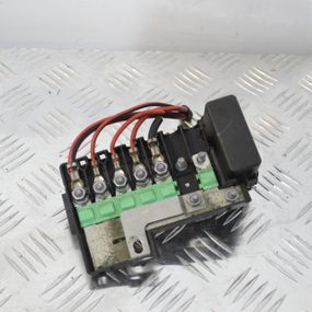 Блок запобіжників Skoda Fabia II Rapid 2007-2014 Корпус запобіжників Шкода Фабія 2 Рапід 6R0937550A