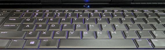 Игровой ноутбук Dell Alienware 15 R3 / 15.6" (1920x1080) IPS / Intel Core i7-7700HQ (4 (8) ядра по 2.8 - 3.8 GHz) / 32 GB DDR4 / 128 GB SSD + 128 GB SSD + 1000 GB HDD / nVidia GeForce GTX 1070, 8 GB GDDR5, 256-bit / WebCam б/у | Зображення 2