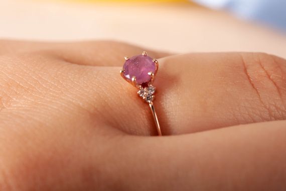 Кольцо из красного золота с натуральным рубином 14.5 | Зображення 2