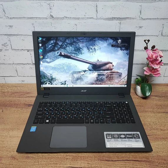 Ноутбук Б-класс Acer Aspire E5-573 / 15.6" (1920x1080) TN / Intel Core i3-5005U (2 (4) ядра по 2.0 GHz) / 8 GB DDR3 / 256 GB SSD / Intel HD Graphics 5500 / WebCam / DVD-ROM б/у | Зображення 1