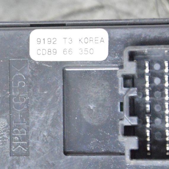 Блок керування склопідйомниками Mazda 5 2008-2010 рестайлінг Панель кнопок склопідйомника Мазда CD8966350 | Зображення 4