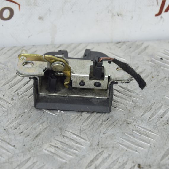 Замок кришки багажника Volkswagen Polo 2001-2009 Замок задньої двері Фольксваген Поло 6Q6827505B | Зображення 2