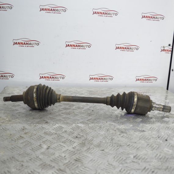 Піввісь передня ліва Opel Vivaro 2.5 DTi привідний вал Опель Віваро 8200776535