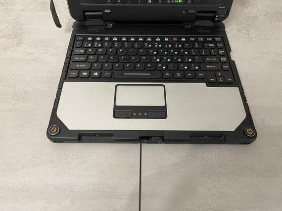 Захищений  нетбук-трансформер Б-клас Panasonic Toughbook CF-33 / 12.5" (2160x1440) IPS Touch / Intel Core i7-7600U (2 (4) ядра по 2.8 - 3.9 GHz) / 16 GB DDR3 / 256 GB SSD / Intel HD Graphics 620 / WebCam / GPS / Два АКБ б/в + Подарунок Дротова миша / USB | Зображення 2