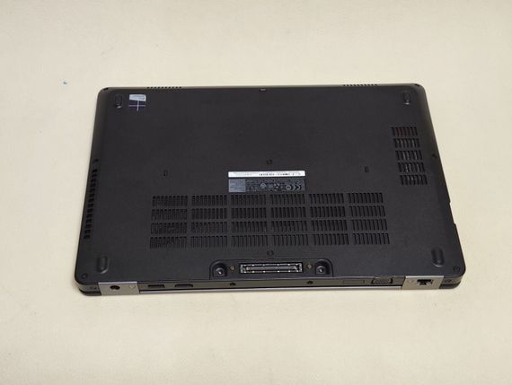 Ноутбук Dell Latitude E5470 / 14" (1366x768) TN / Intel Core i5-6300U (2 (4) ядра по 2.4 - 3.0 GHz) / 8 GB DDR3 / 128 GB SSD / Intel HD Graphics 520 б/у | Зображення 7