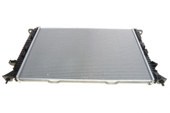 Радіатор охолодження Audi A4 A5 A6 Q3 Q5 1.4-3.0d 07- 03002292