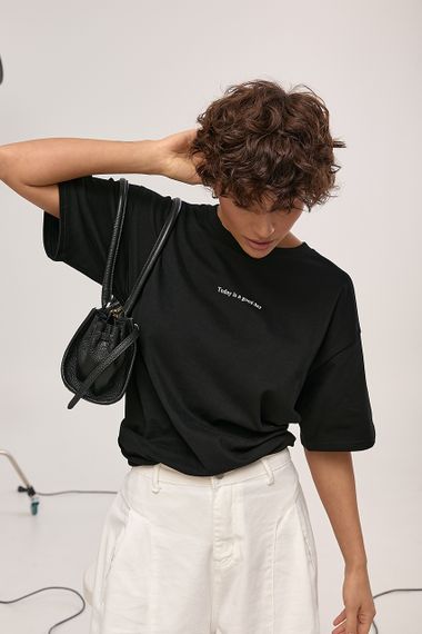 Однотонна футболка з написом вільного фасону - чорний цвет, ONE SIZE (є розміри) | Зображення 4