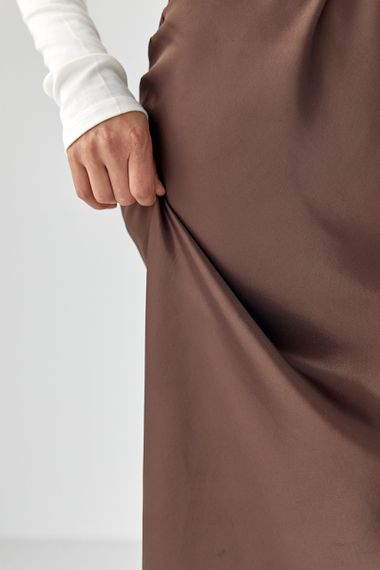Жіноча атласна довга спідниця на резинці - темно-коричневий цвет, S (є розміри) | Зображення 3