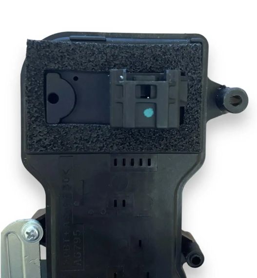 Mazda 6 (02-07) передній лівий дверний замок + тяга BJ6G59310E, Мазда | Зображення 2