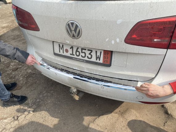 Накладка на задній бампер Carmos (нерж) для Volkswagen Touran 2010-2015 рр | Зображення 1