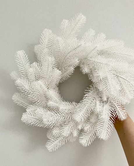 Вінок новорічний різдвяний Lux з литої хвої d-40 см білий | Зображення 3