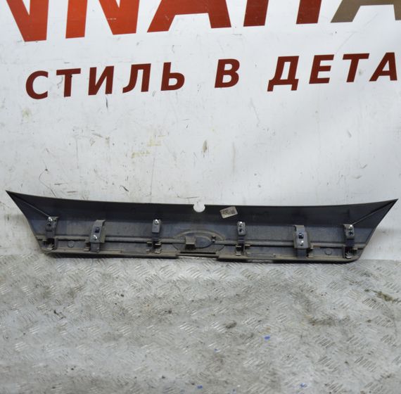 Накладка кришки багажника Ford Fiesta VII 2008-2017 Накладка підсвітки номера Форд Фієста 7 8A61A43404D | Зображення 5