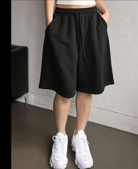 Женские длинные шорты оверсайз широкие свободные SSH710 цвет черный, размер onesize 42/46 | Зображення 2