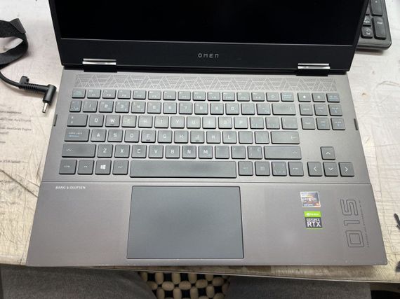 Игровой ноутбук Б-класс HP Omen 15-en1008ca / 15.6" (1920x1080) IPS / AMD Ryzen 5 5600H (6 (12) ядер по 3.3 - 4.2 GHz) / 16 GB DDR4 / 480 GB SSD / nVidia GeForce RTX 3060, 6 GB GDDR6, 192-bit / WebCam б/у + Подарок Беспроводная мышь HOCO GM28 | Зображення 5