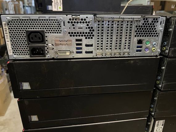 Комп'ютер Fujitsu Esprimo D757 E85 SFF / Intel Core i5-6400 (4 ядра по 2.7 - 3.3 GHz) / 8 GB DDR4 / 128 GB SSD / Intel HD Graphics 530 б/в + Подарунок  Розумна інтерактивна зубна щітка Colgate Connect M1 / Bluetooth | Зображення 9