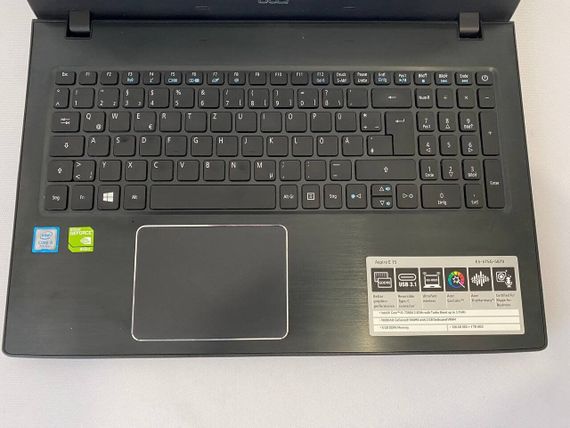 Ноутбук Acer Aspire E 15 E5-575G-587V / 15.6" (1366x768) TN / Intel Core i5-7200U (2 (4) ядра по 2.5 - 3.1 GHz) / 8 GB DDR4 / 250 GB SSD / nVidia GeForce 940MX, 2 GB GDDR5, 64-bit / WebCam / DVD-RW б/у | Зображення 2