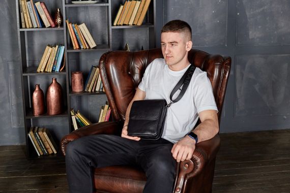 Сумка с клапаном через плече шкіряна чорна Tiding Bag TD-20033 | Зображення 9