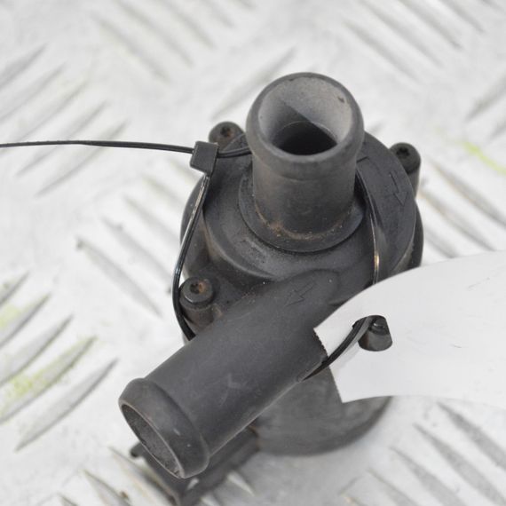 Водяний насос 1.8 / 2.0 Skoda Octavia Superb Yeti 2005-2017 Помпа водяна Шкода Октавія Суперб Єті 1K0965561J | Зображення 1