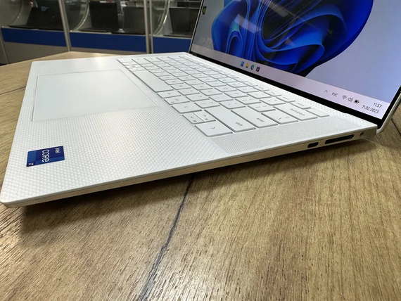 Ноутбук Dell XPS 9520 15.6" OLED 4K i7 12700H/16Gb DDR5/1Tb SSD/RTX 3050Ti | Зображення 3