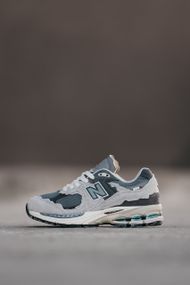 Чоловічі кросівки New 2002R весна / літо / осінь 0639 42