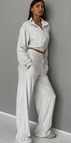 Женский велоровый спортивный костюм двойка с укороченной кофтой BF862 цвет белый, размер 42/44