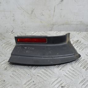 Заглушка заднього бампера права Volkswagen Passat B6 2005-2010 Накладка під задній правий ліхтар Фольксваген 3C9945100A