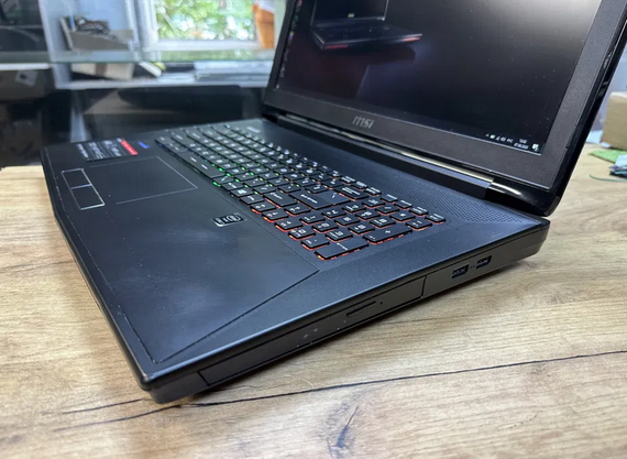 Ноутбук MSI Dominator Pro 17.3" FHD IPS i7 4710HQ/16GB/SSD+HDD/GTX 980M-8Gb Б/В | Зображення 3