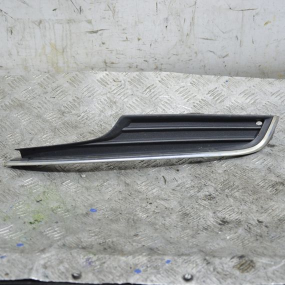 Решітка бампера передня ліва Volkswagen Golf VII 2012-2020 Решітка бампера ліва Фольксваген 5G0853665A