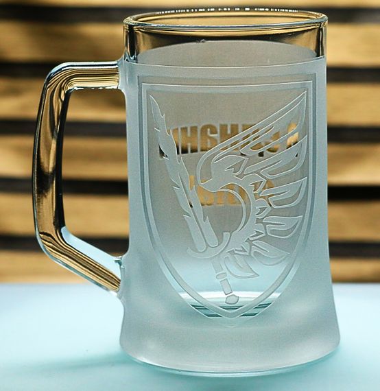 Подарунковий пивний kелих з гравіюванням 670 мл напису лого шеврона 79-ї окремої десантно-штурмової бригади