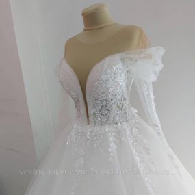 Весільне плаття, Мірадос