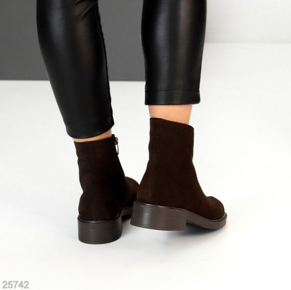 Практичні універсальні шоколадні зимові замшеві черевики низький хід | Зображення 3