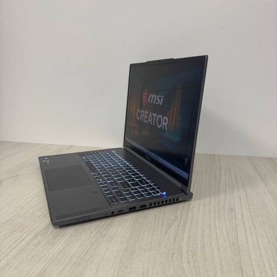 Ігровий ноутбук Б-клас MSI Creator 16 AI Studio A1VHG / 16" (3840x2400) IPS / Intel Core Ultra 9 185H (16 (22) ядер по 3.9 - 5.1 GHz) / 16 GB DDR5 / 1000 GB SSD NVMe / nVidia GeForce RTX 4080, 12 GB GDDR6, 192-bit / WebCam б/в | Зображення 5