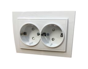 Розетка внутренней установки 2-я з/к с защитная шторка белая IP20 Malta Ny95000968