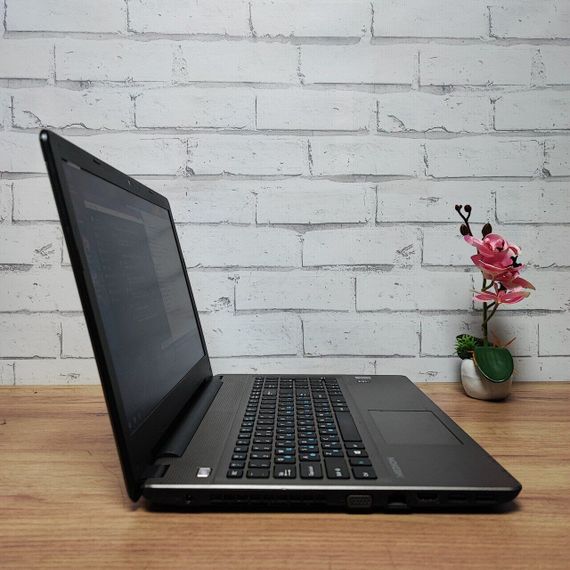 Ноутбук Б-класс Medion Akoya E6415 / 15.6" (1366x768) TN / Intel Core i3-5005U (2 (4) ядра по 2.0 GHz) / 8 GB DDR3 / 128 GB SSD / Intel HD Graphics 5500 / WebCam б/у | Зображення 4