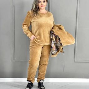 Жіночий велюровий костюм трійка пісочного кольору р.58/60 375654