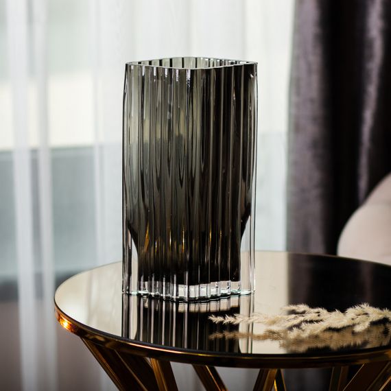 Прямокутна декоративна скляна ваза для квітів 23 см сірого кольору. | Зображення 4