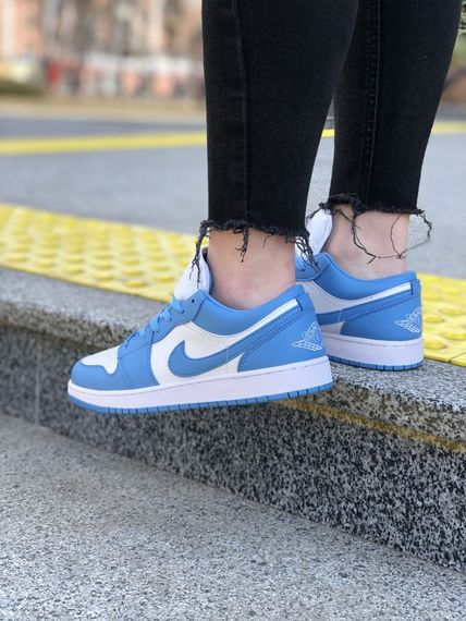 Жіночі кросівки Nike Air Jordan 1 Low | Зображення 4