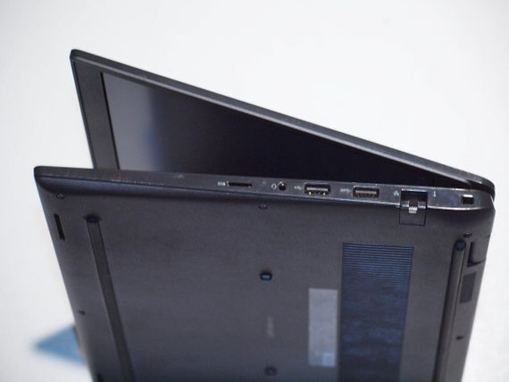 Ноутбук Б-клас Dell Latitude 3420 / 14" (1366x768) TN / Intel Core i5-1135G7 (4 (8) ядра по 2.4 - 4.2 GHz) / 8 GB DDR4 / 256 GB SSD M.2 / Intel Iris Xe Graphics / WebCam / USB 3.2 / HDMI / Win 10 б/в | Зображення 5