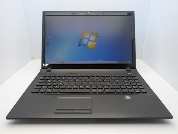 Ноутбук Terra Mobile 15128 / 15.6" (1366x768) TN / Intel Core i3-2330M (2 (4) ядра по 2.2 GHz) / 8 GB DDR3 / 160 GB HDD / Intel HD Graphics 3000 / WebCam / DVD-ROM б/у | Зображення 1
