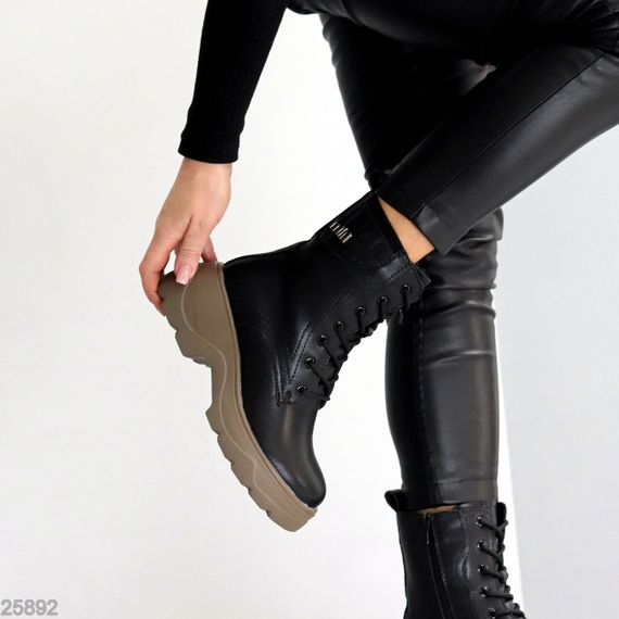 Черные зимние высокие кожаные ботинки берцы на бежевой подошве | Зображення 7