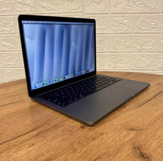 Ноутбук MacBook Pro 13 A2338 2020 Apple M1 8Gb SSD 256Gb 86 циклів Б/В | Зображення 1
