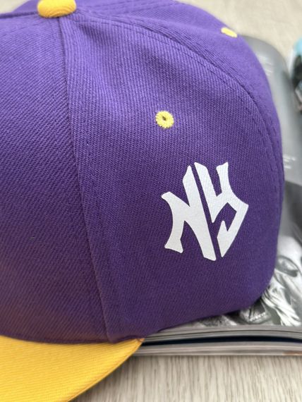 Кепка снепбек (Snapback) Нью-Йорк NY Фіолетовий з жовтим 56-61р (9105) | Зображення 1