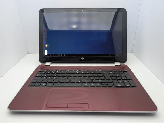 Ноутбук HP Pavilion 15 / 15.6" (1366x768) TN / Intel Core i3-4005U (2 (4) ядра по 1.7 GHz) / 8 GB DDR3 / 240 GB SSD / AMD Radeon HD 8670M, 1 GB GDDR3, 64-bit / WebCam / DVD-ROM б/в | Зображення 1