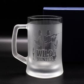 Подарочный бокал для пива  670 мл с гравировкой  лучшему охотнику и рыбаку