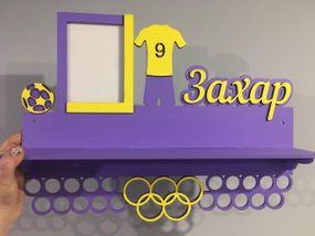 Медальниця футбол, іменна з поличкою, дерев'яна, тримач для медалей, медальниці