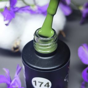 Гель-лак для ногтей Bee Nails 174 (майский зеленый) 8мл